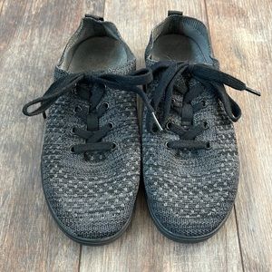 SUAVS Charcoal - The Zilker wms size 7
